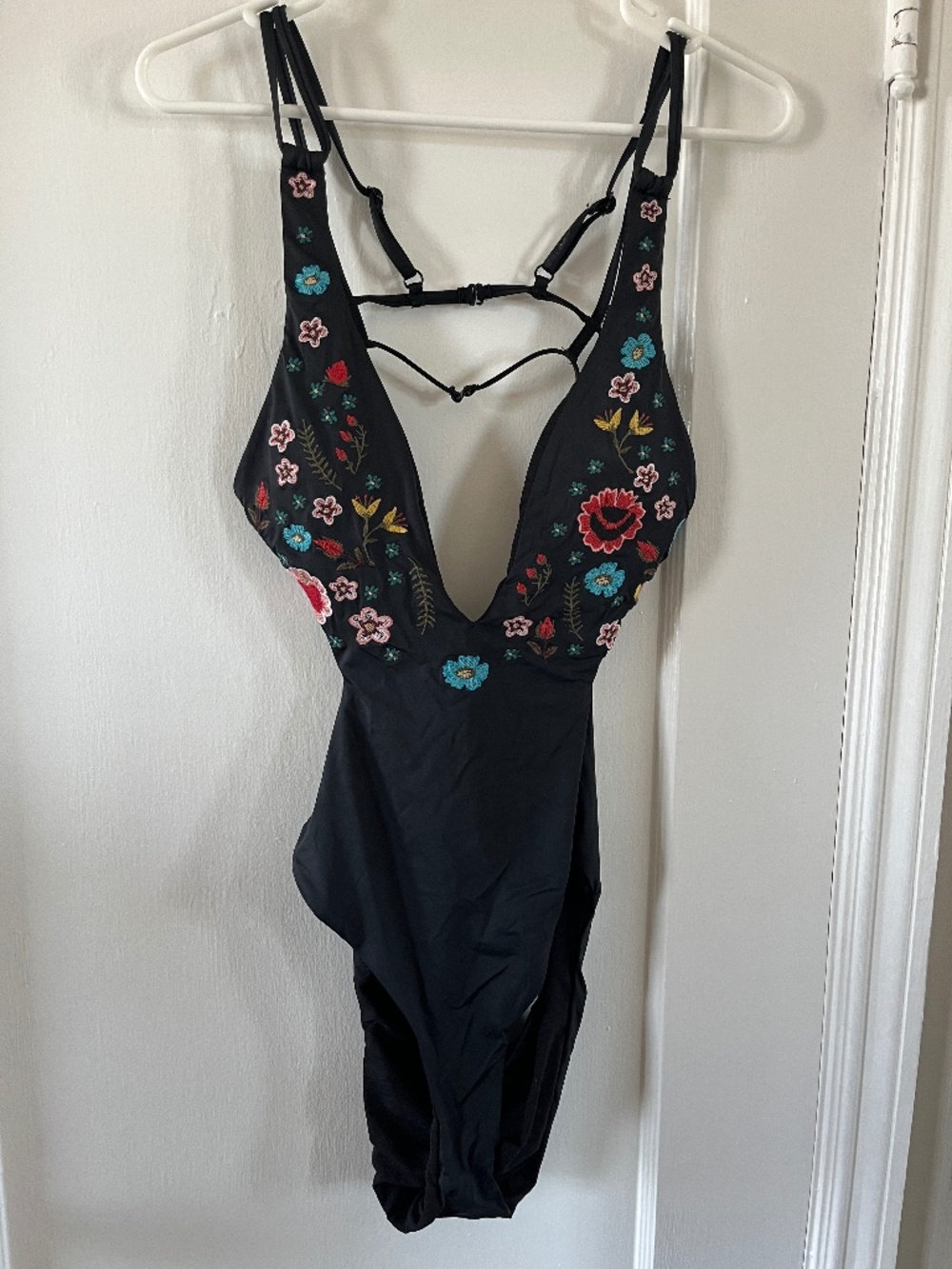 Share Vintage Gianni Bini Women’s Bathing Suit One Piece Black Flower Embroidery